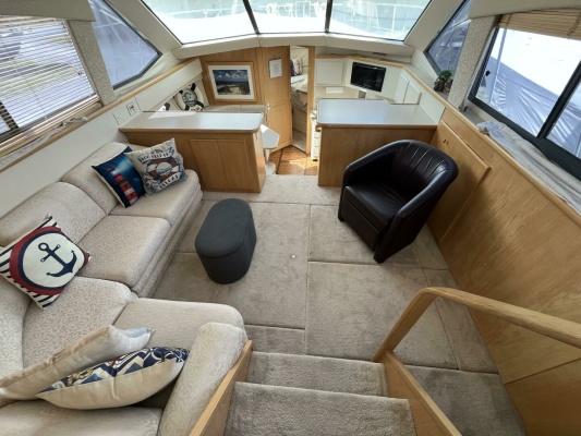 37ft Carver Yacht For Sale