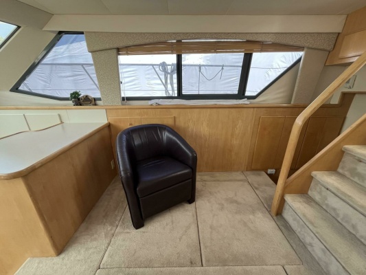 37ft Carver Yacht For Sale