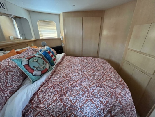 37ft Carver Yacht For Sale