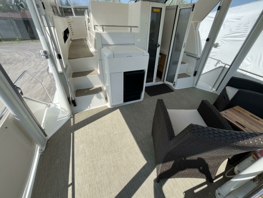 37ft Carver Yacht For Sale