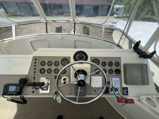 37ft Carver Yacht For Sale