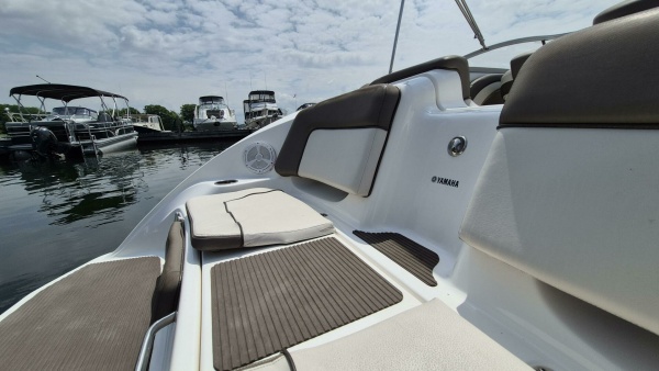 24ft Yamaha Boats Yacht For Sale