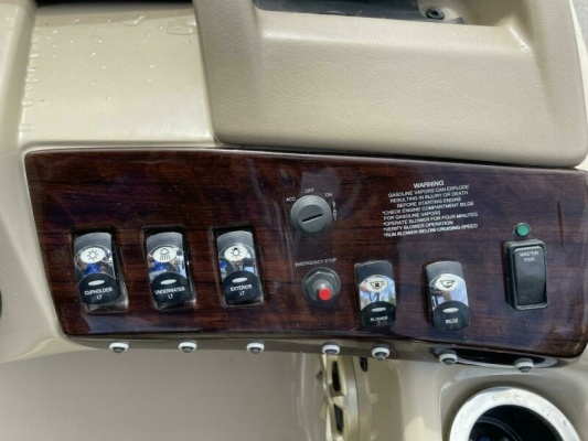 25ft Bennington Yacht For Sale