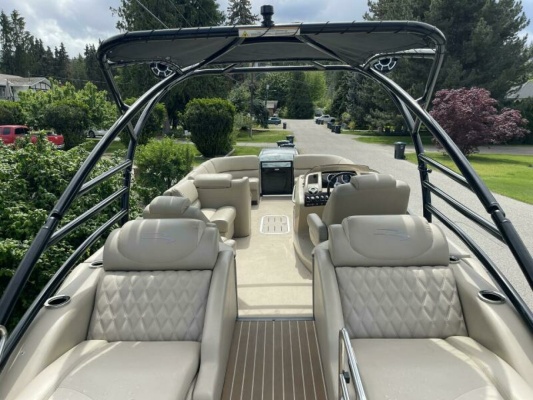 25ft Bennington Yacht For Sale