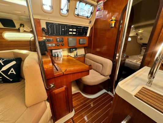43ft Hunter Yacht For Sale