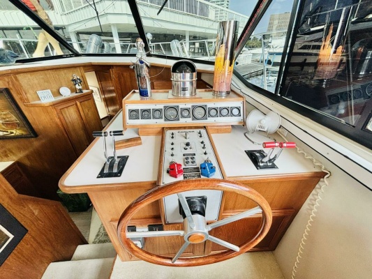38ft Carver Yacht For Sale