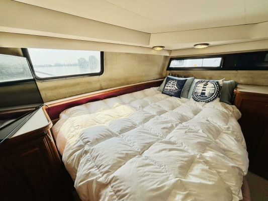 38ft Carver Yacht For Sale