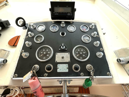 43ft Hatteras Yacht For Sale