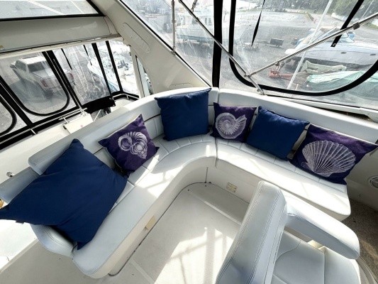 39ft Carver Yacht For Sale