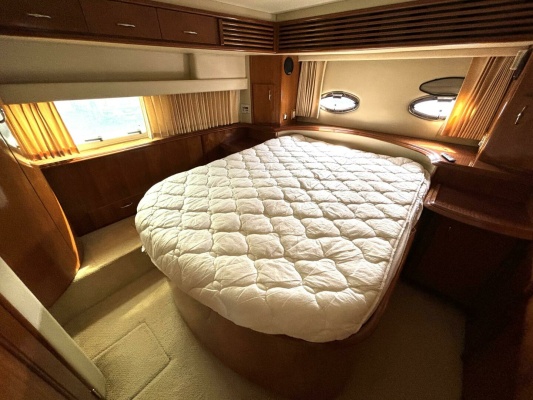 39ft Carver Yacht For Sale