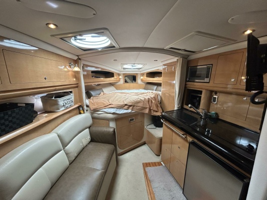 33ft Four Winns Yacht For Sale