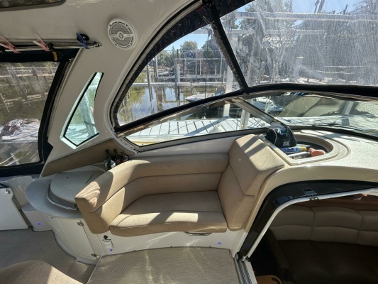 33ft Four Winns Yacht For Sale