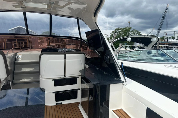 2016 Sea Ray 37