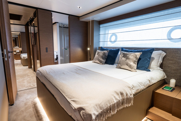 2024Custom Line 108 ft Navetta 33   QUEEN J III