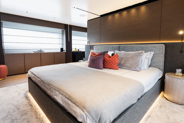 2024Custom Line 108 ft Navetta 33   QUEEN J III