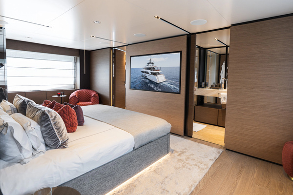 2024Custom Line 108 ft Navetta 33   QUEEN J III