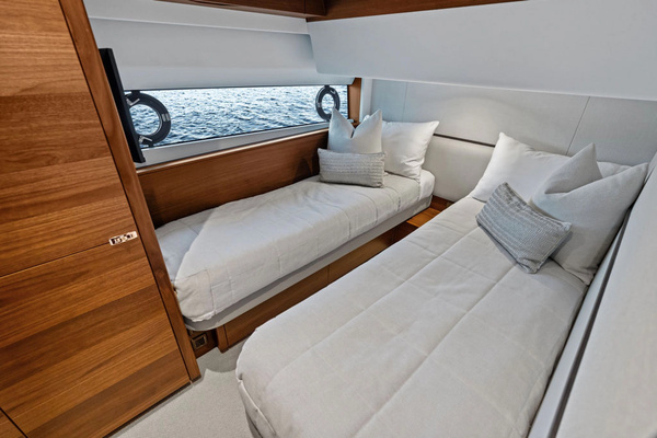 2025 Princess 65