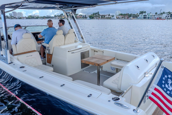 2019 Chris-Craft 30