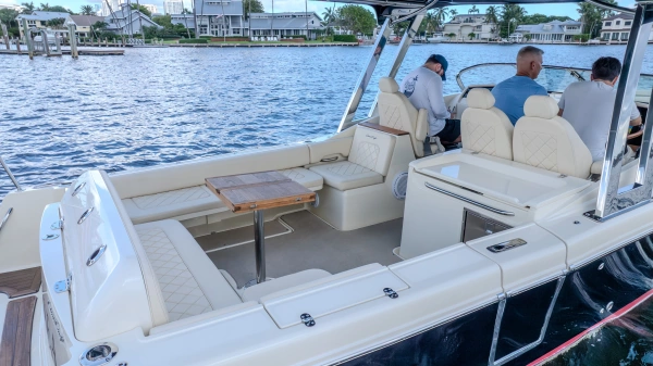 2019 Chris-Craft 30