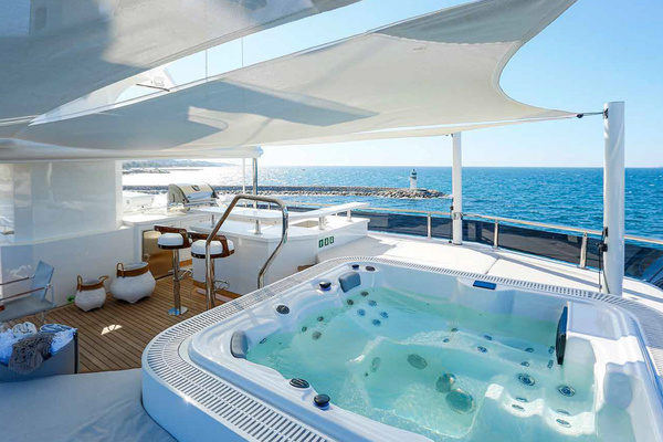 Photo of the 2024 RMK Marine 120 "SEVEN SEAS"