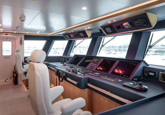 SEVEN SEAS 120ft RMK Marine Yacht For Sale