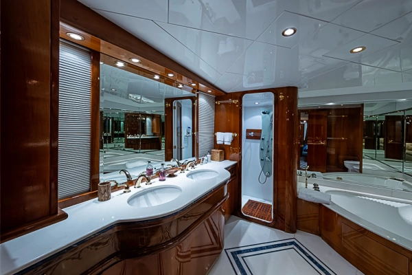 Benetti Trideck Yacht For Sale