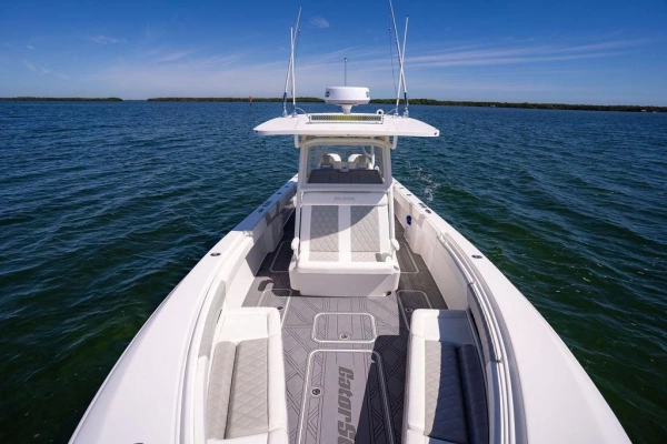 2023 Reef Runner 34