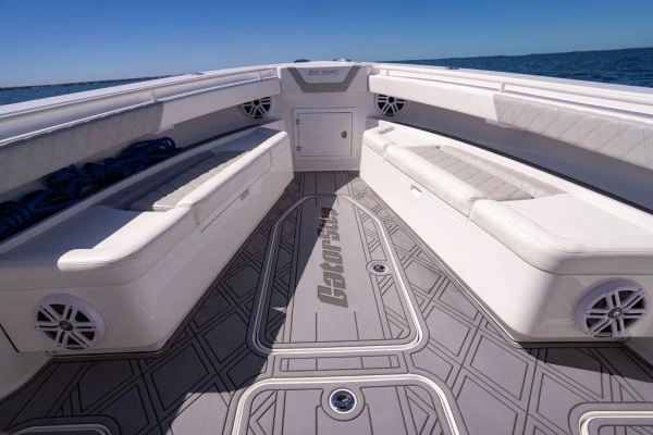 2023 Reef Runner 34