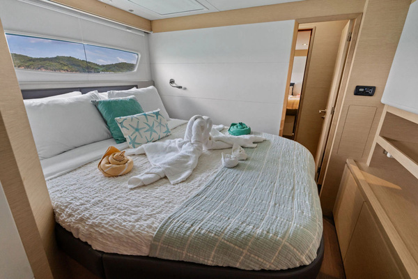 Fountaine Pajot Victoria 67 Yacht For Sale