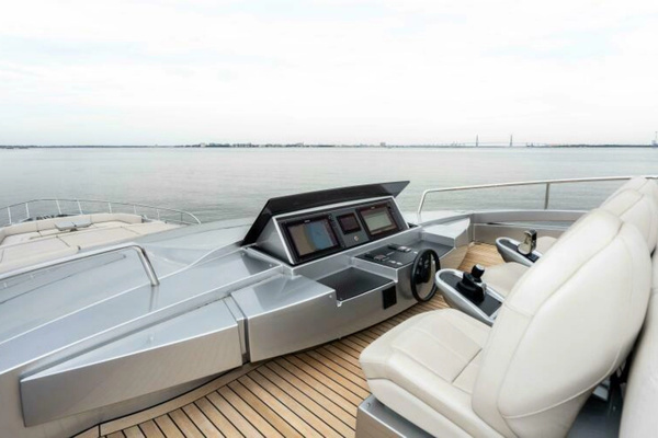 2022 Pershing 92