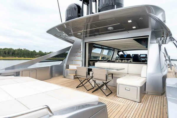 2022 Pershing 92