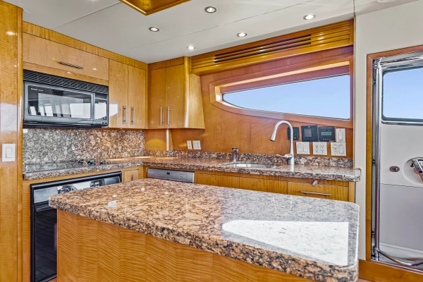 2006 Hatteras 80