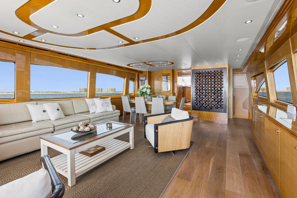 2006 Hatteras 80