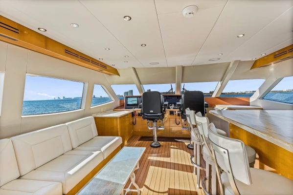 2006 Hatteras 80
