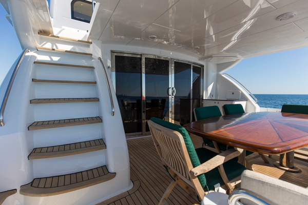 2006 Hatteras 80
