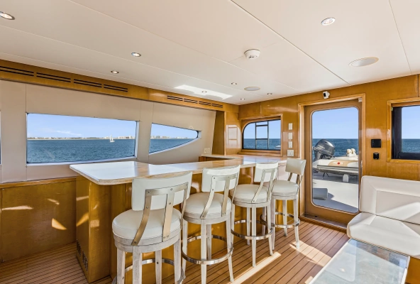 2006 Hatteras 80
