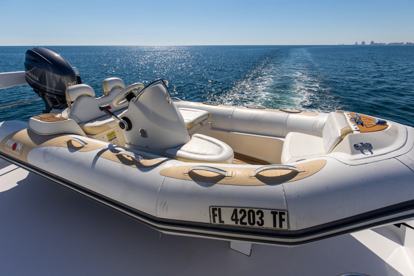 2006 Hatteras 80