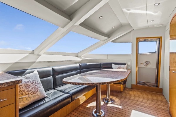 2006 Hatteras 80