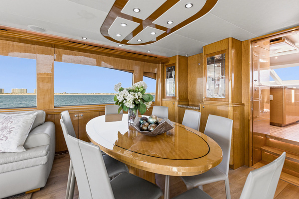 2006 Hatteras 80