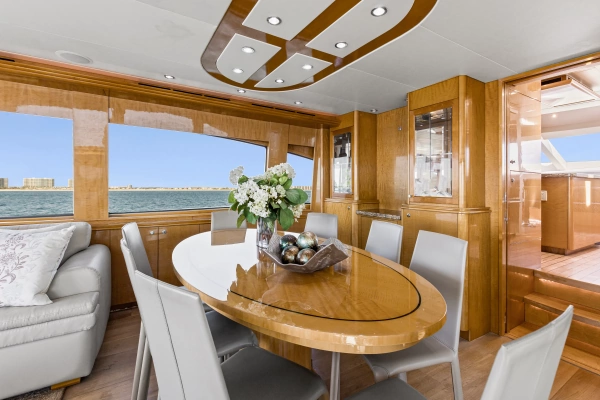 2006 Hatteras 80