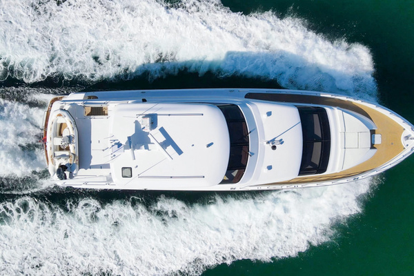 2006 Hatteras 80