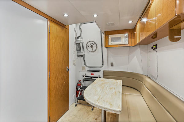 2006 Hatteras 80
