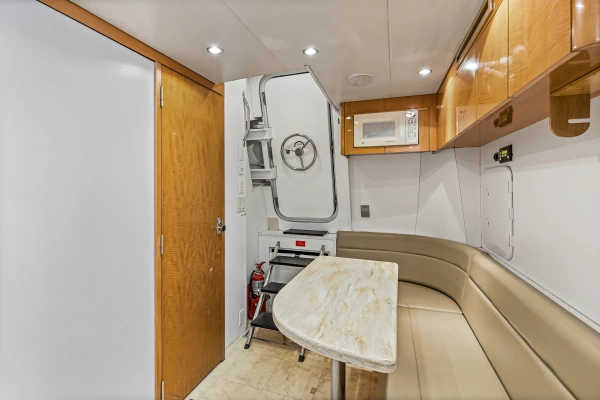 2006 Hatteras 80