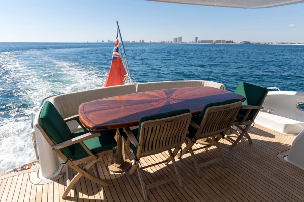 2006 Hatteras 80