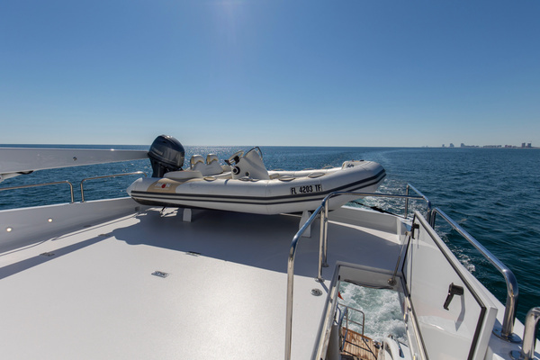 2006 Hatteras 80