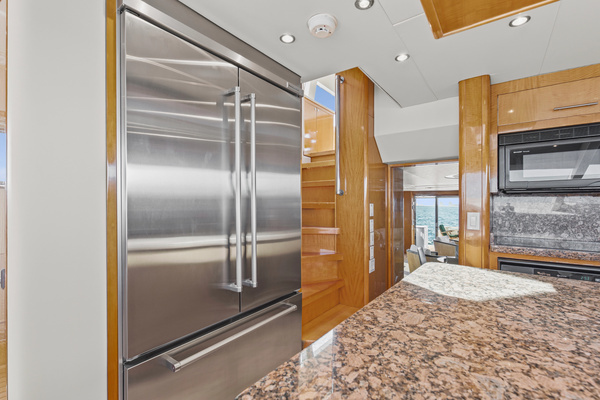 2006 Hatteras 80