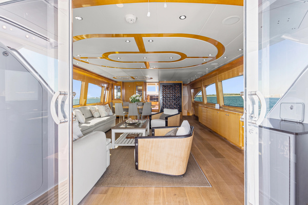 2006 Hatteras 80