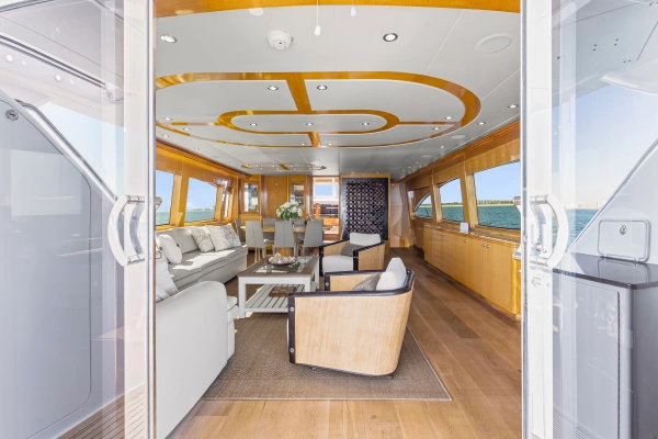 2006 Hatteras 80