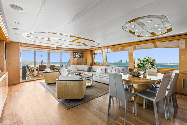 2006 Hatteras 80