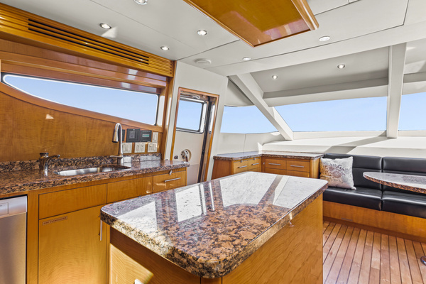 2006 Hatteras 80